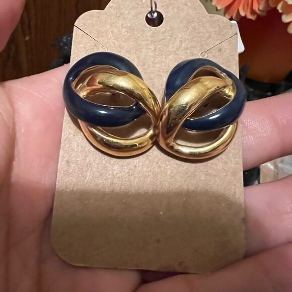 Napier Earrings Gold Tone Black Enamel Pierced Retro 80's 90’s Vintage - Picture 1 of 3